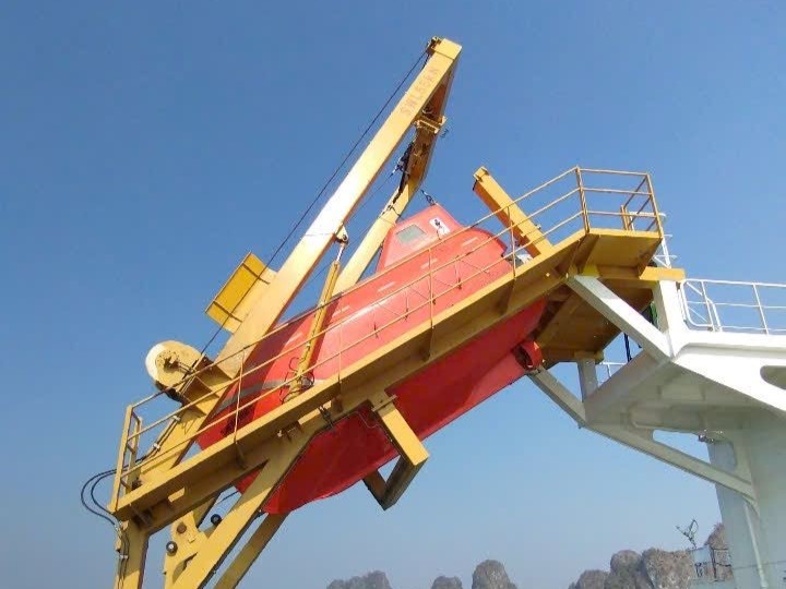Xuồng cứu sinh tự phóng