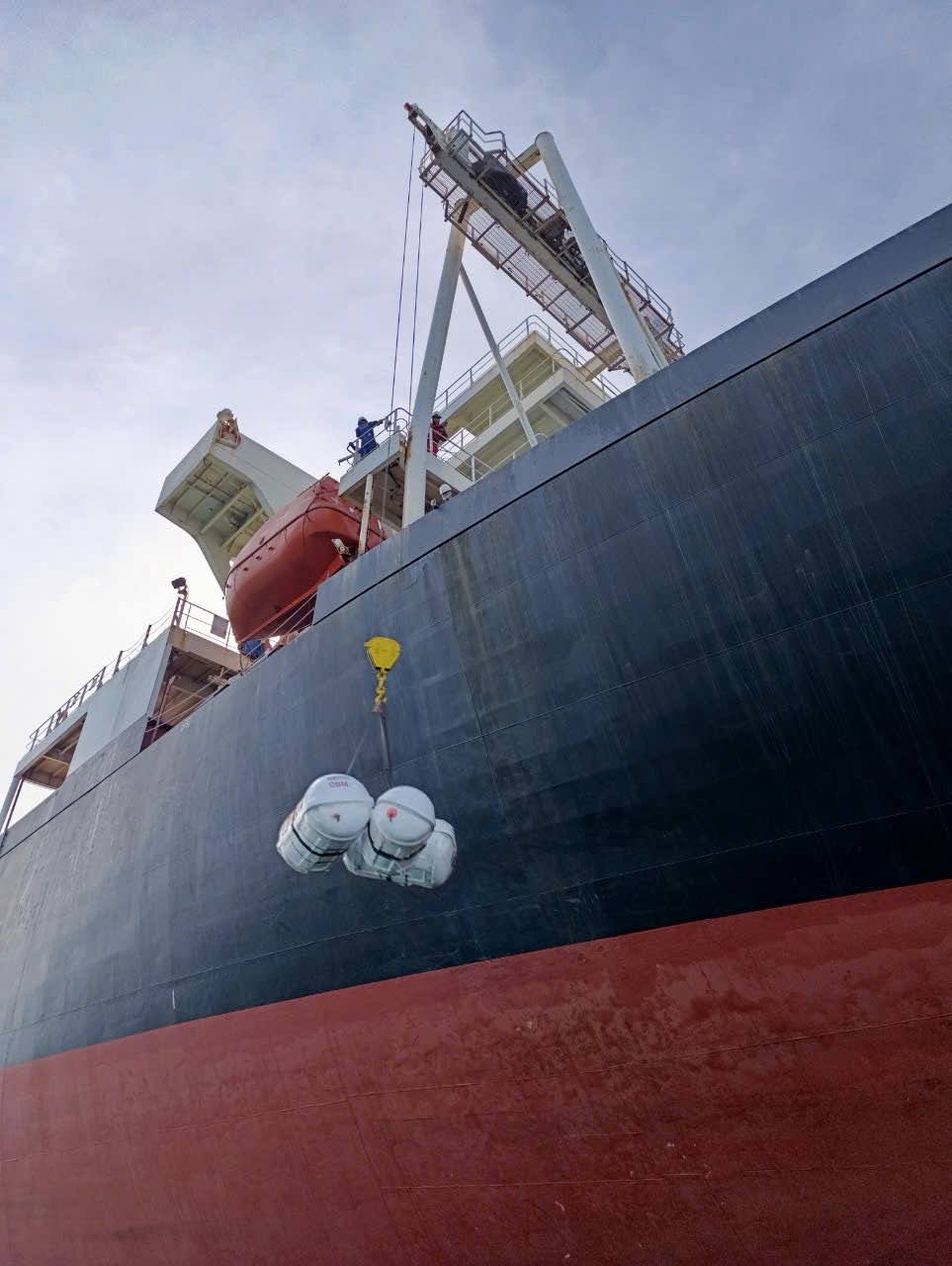 Liferaft delivery on board