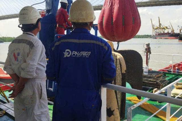 Crane load test in present of Surveyor