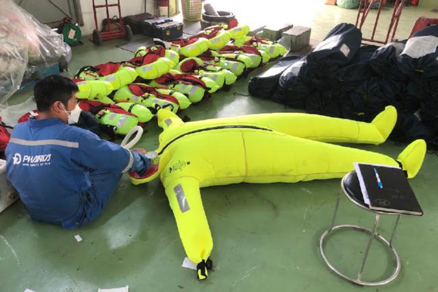 Air pressure test immersion suits