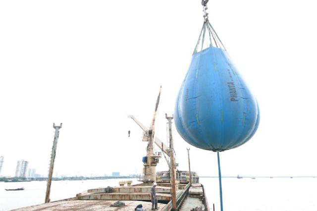 Crane load test