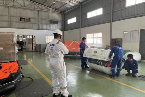 Pack liferaft in container